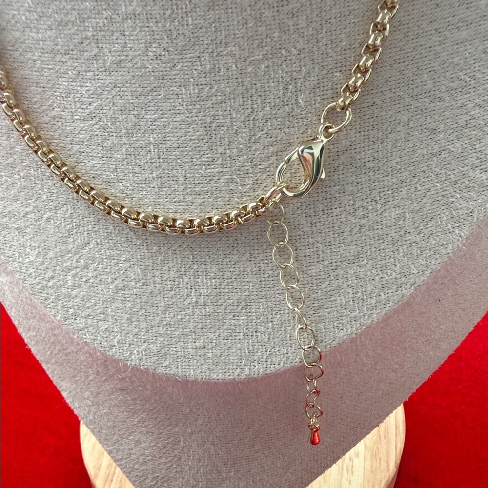 Elegant Gold Cross Pendant Necklace 16-20 inch - Picture 3 of 3